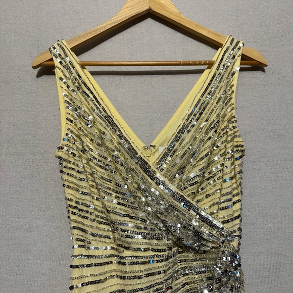 NWT Mac Duggal Silver Sequined Faux Wrap Sleeveless Midi Dress - size 4 - Picture 5 of 7